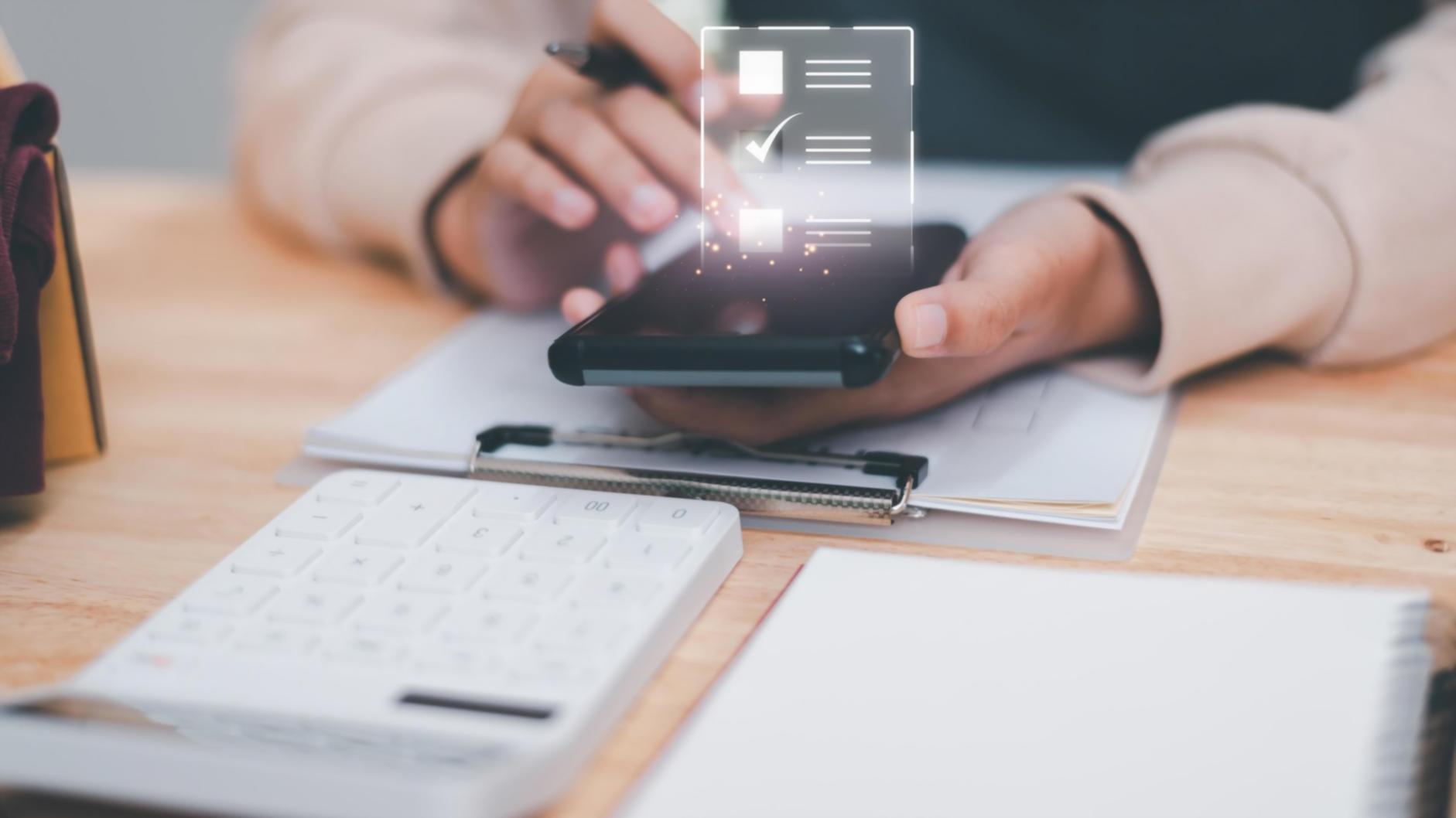 Proceso de auditoría técnica SEO con análisis de estructura web y optimización